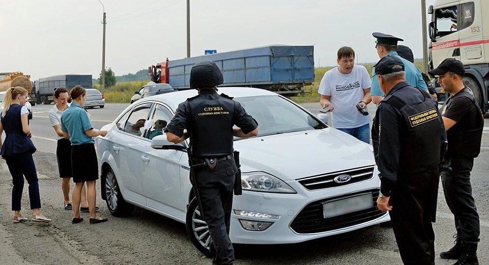 Вступил в силу закон о защите имущества многодетных семей от взыскания – машину и земельный участок не тронут!