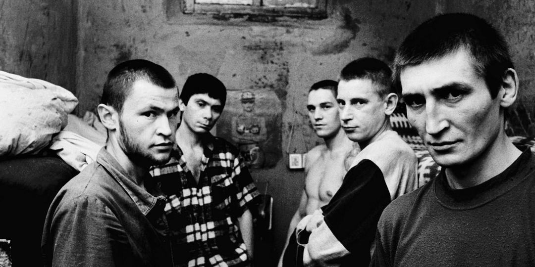 "Одна ошибка - и ты уже никто": Не поднимай упавшие предметы в тюрьме