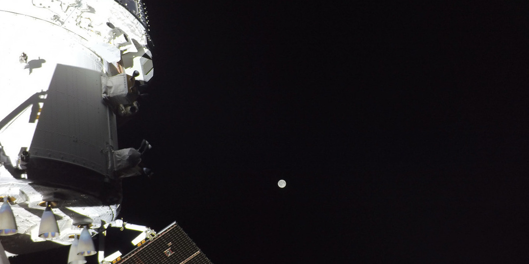 Астронавты попали в "сферу влияния Луны" перед историческим облетом