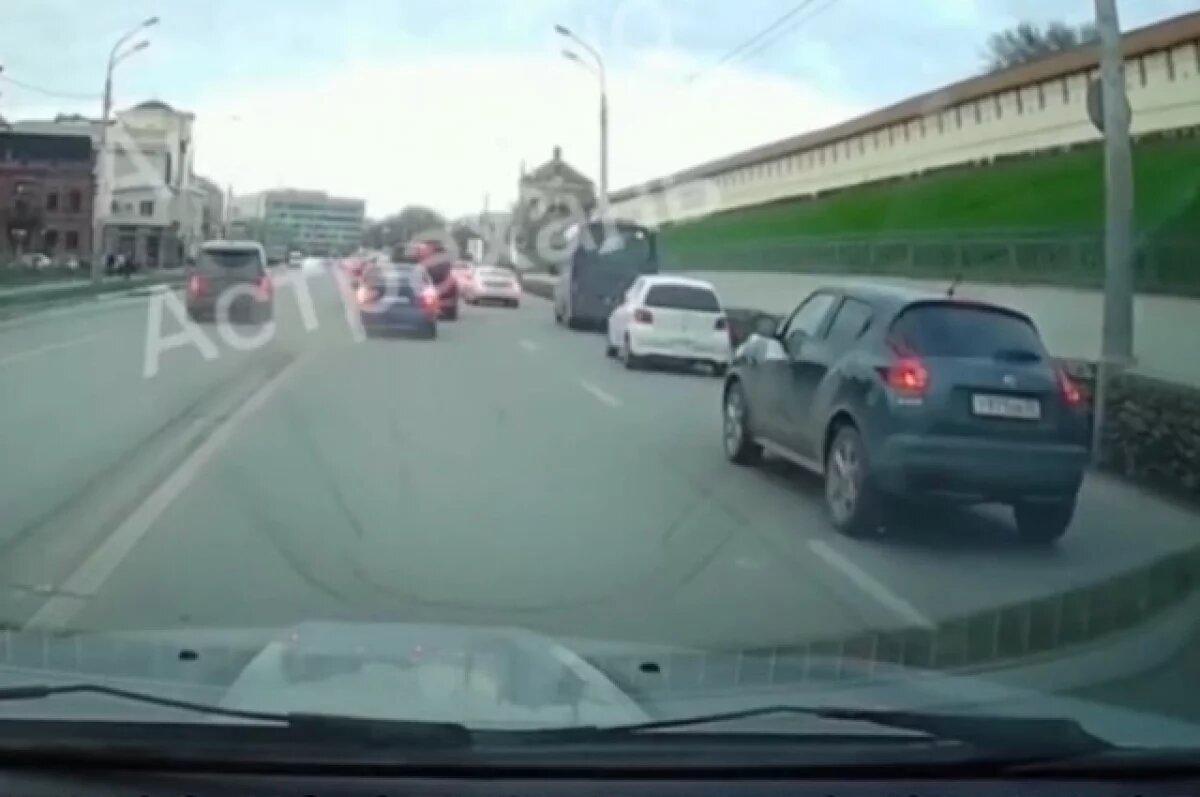    Астраханская автоледи поплатилась за выезд на встречку после видео в сети