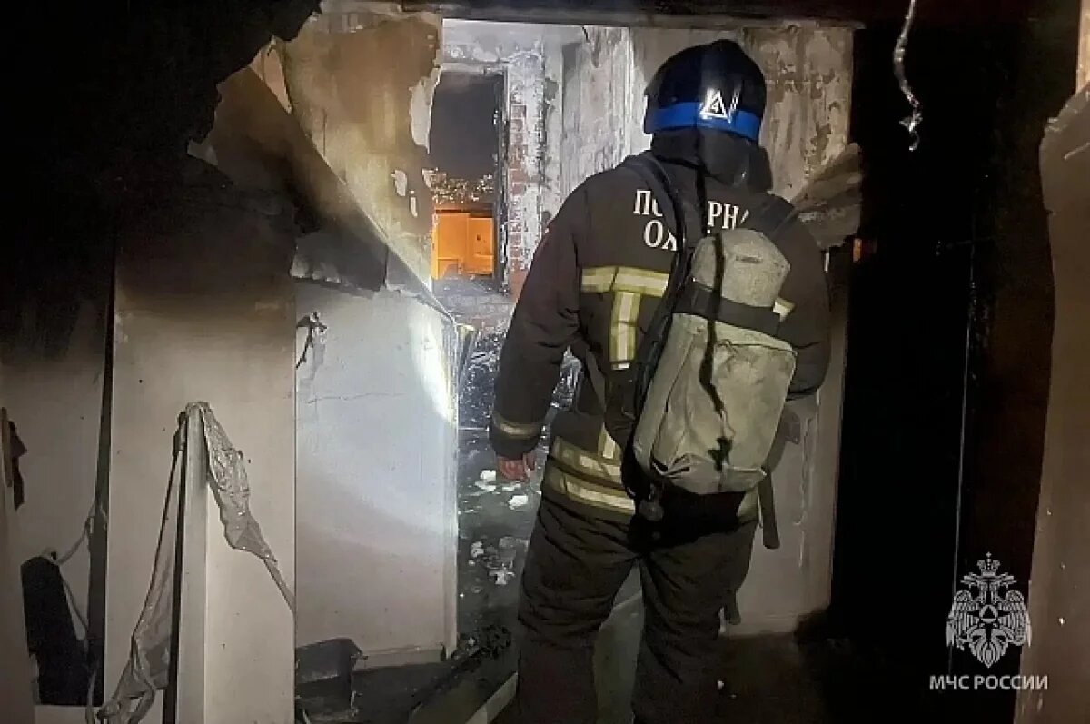    В Уфе пожарные спасли 18 человек из горящей высотки на ул. Менделеева