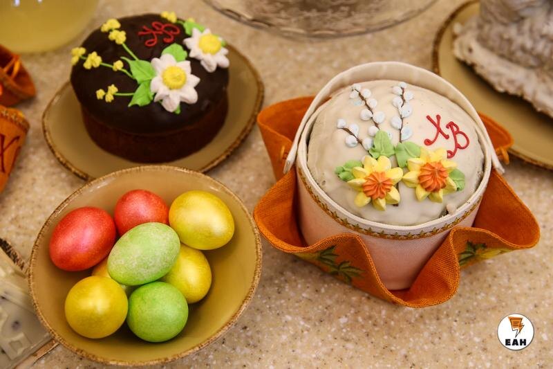    Фото ЕАН. Пасхальные куличи и яйца