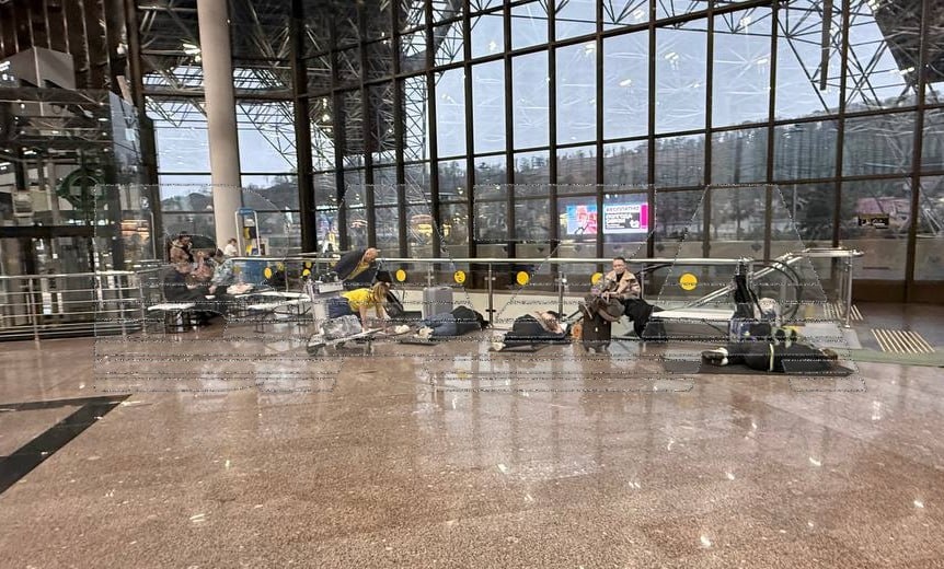    8 человек пострадали при атаке дронов в Краснодарском крае, двое из которых — дети. Обстановка в аэропорту Сочи