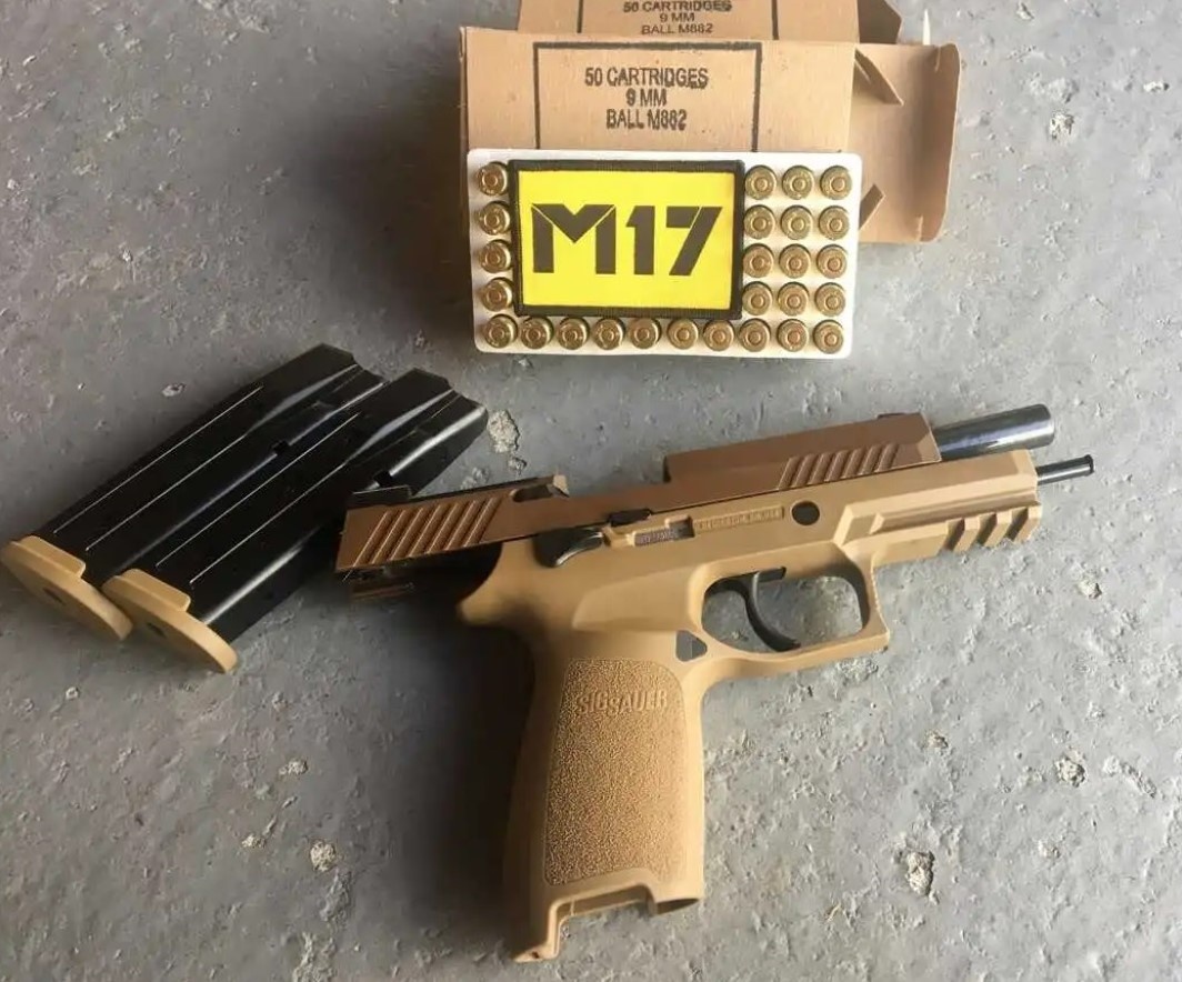 Пистолет М17 (Sig Sauer).