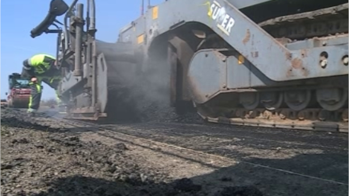    В Курской области по нацпроекту «Инфраструктура для жизни» отремонтируют более 200 километров автодорог