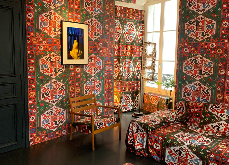 Знать куда идти: инсталляция Фарида Расулова – на выставке в Париже