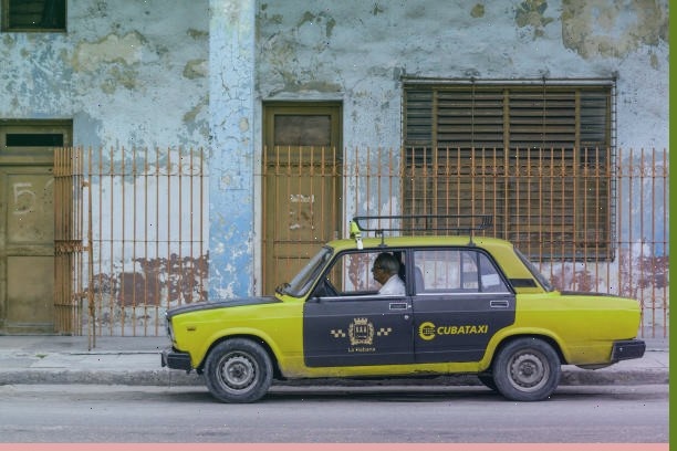 Жёлтые Lada-такси — неотъемлемая часть уличного пейзажа Гаваны. В 1980–1990-х годах советские Жигули были главным народным транспортом кубинской столицы.
