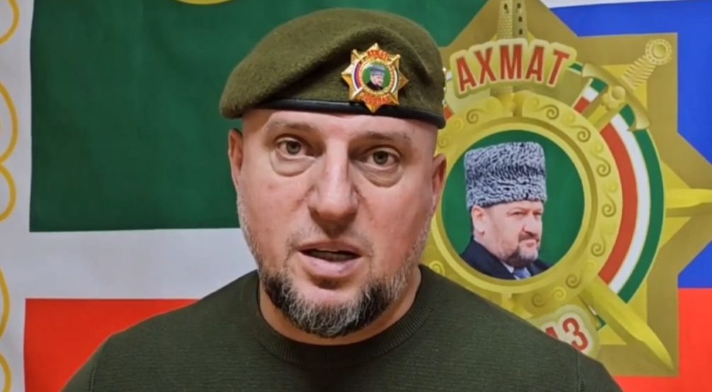   "С помощью новых дронов ВСУ пытаются отрезать нашу логистическую составляющую. Наши ребята работают - сбито около 3500 беспилотников", - Апти Алаудинов. Фото: кадр видео РИА Новости