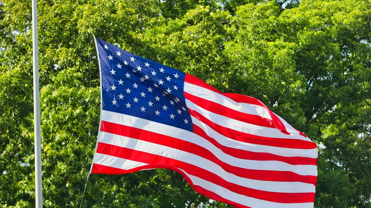    Государственный флаг США. © unsplash.com / Gene Gallin