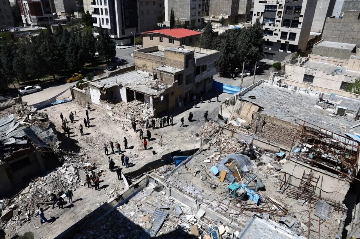    В ночь на понедельник, 6 апреля, США и Израиль нанесли массовые ракетные удары по крупным городам Ирана.