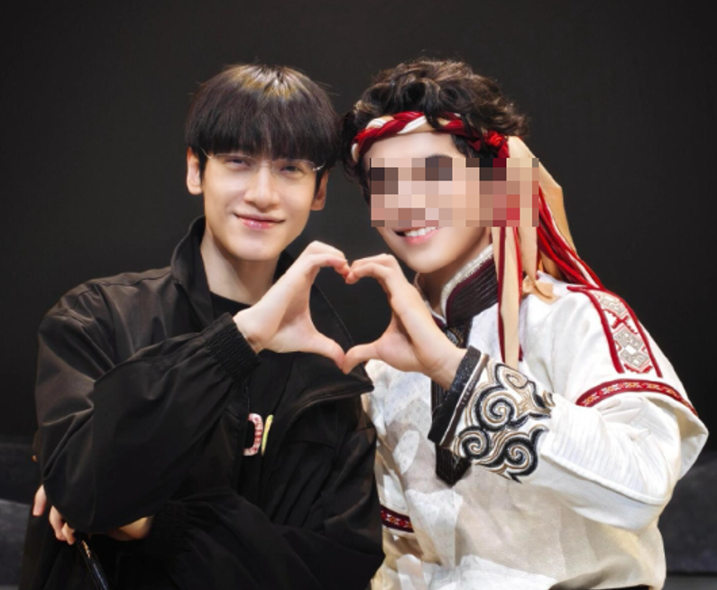 Китайский актер Ло Юньси.