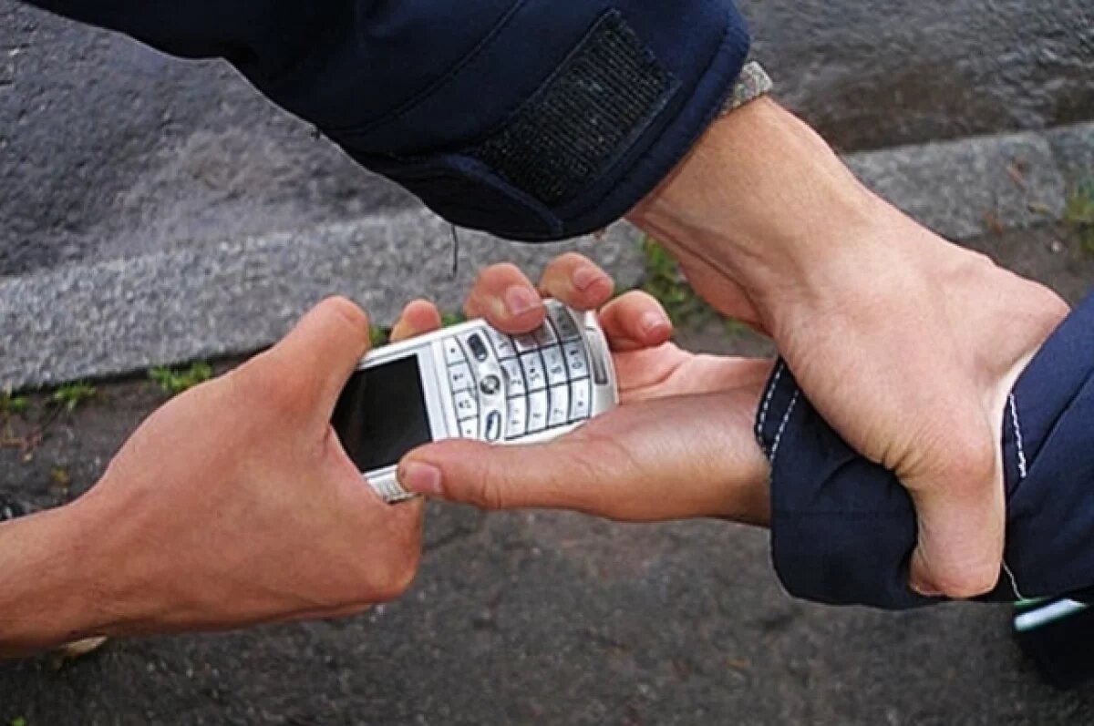    Бузулучанин получил уголовный срок за попытку спрятать телефон от приставов