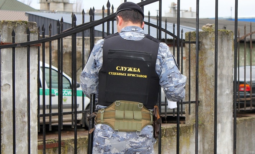 Приставы арестовали счета организации-должника ради 9 млн рублей арендного долга