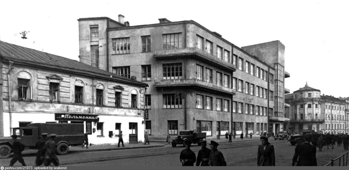 Пельменная в проезде Серова (Лубянском) в 1949 году. С сайта www.pastvu.com.