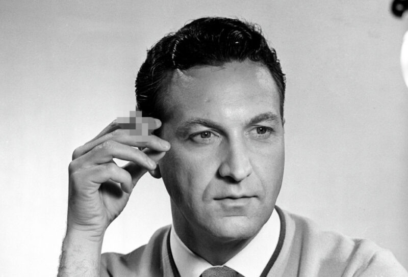    Лев Поляков в юности, уже покоритель сердец.