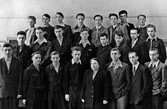    10 класс. Высоцкий и Кохановский в нижнем ряду второй и третий справа