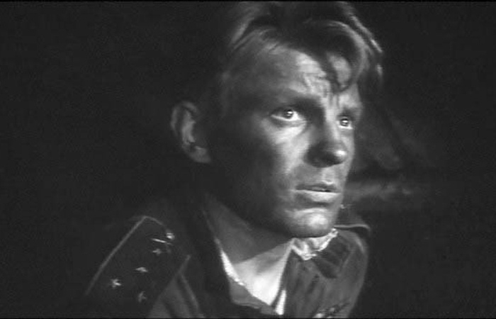    Кадр из фильма «Последние залпы» с Юрием Назаровым.