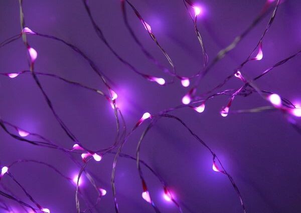 Праздничный дизайн в фиолетовом цвете