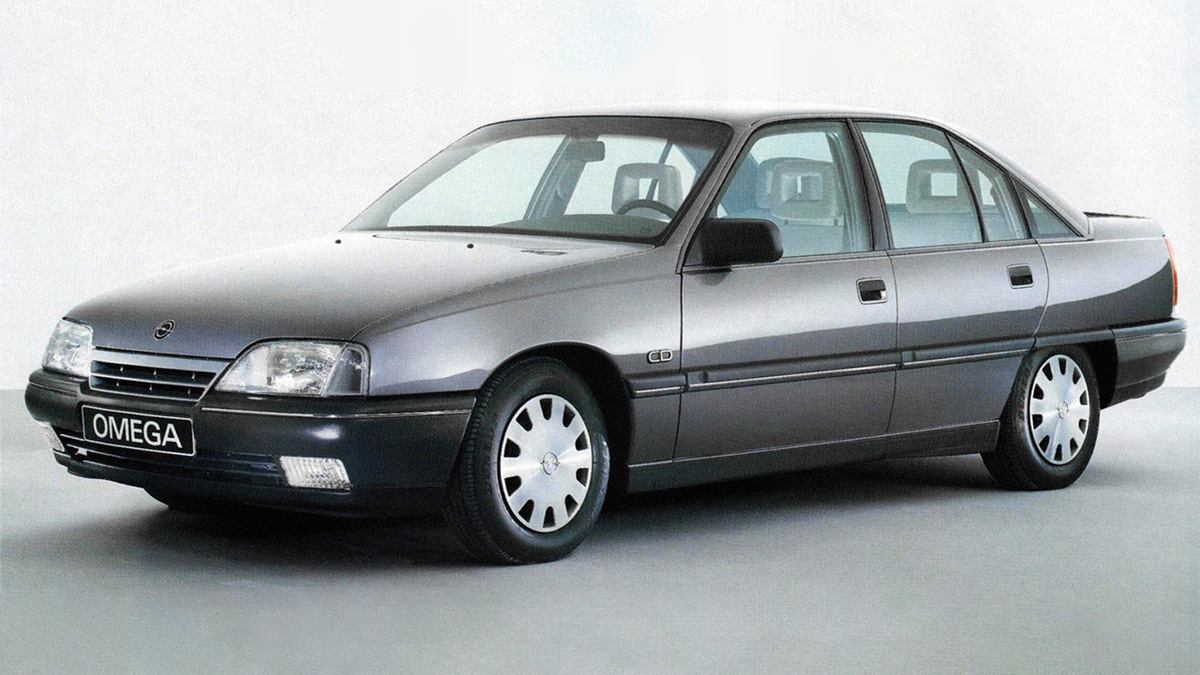 Главная гордость инженеров - коэффициент лобового сопротивления Opel Omega A составлял 0,28. Для седана середины 1980-х это был выдающийся результат