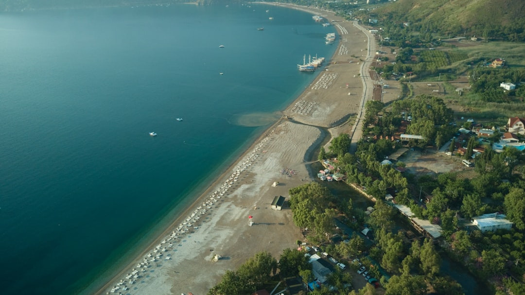    Майские без переплат: куда дешевле — в Турцию или на российские курорты?