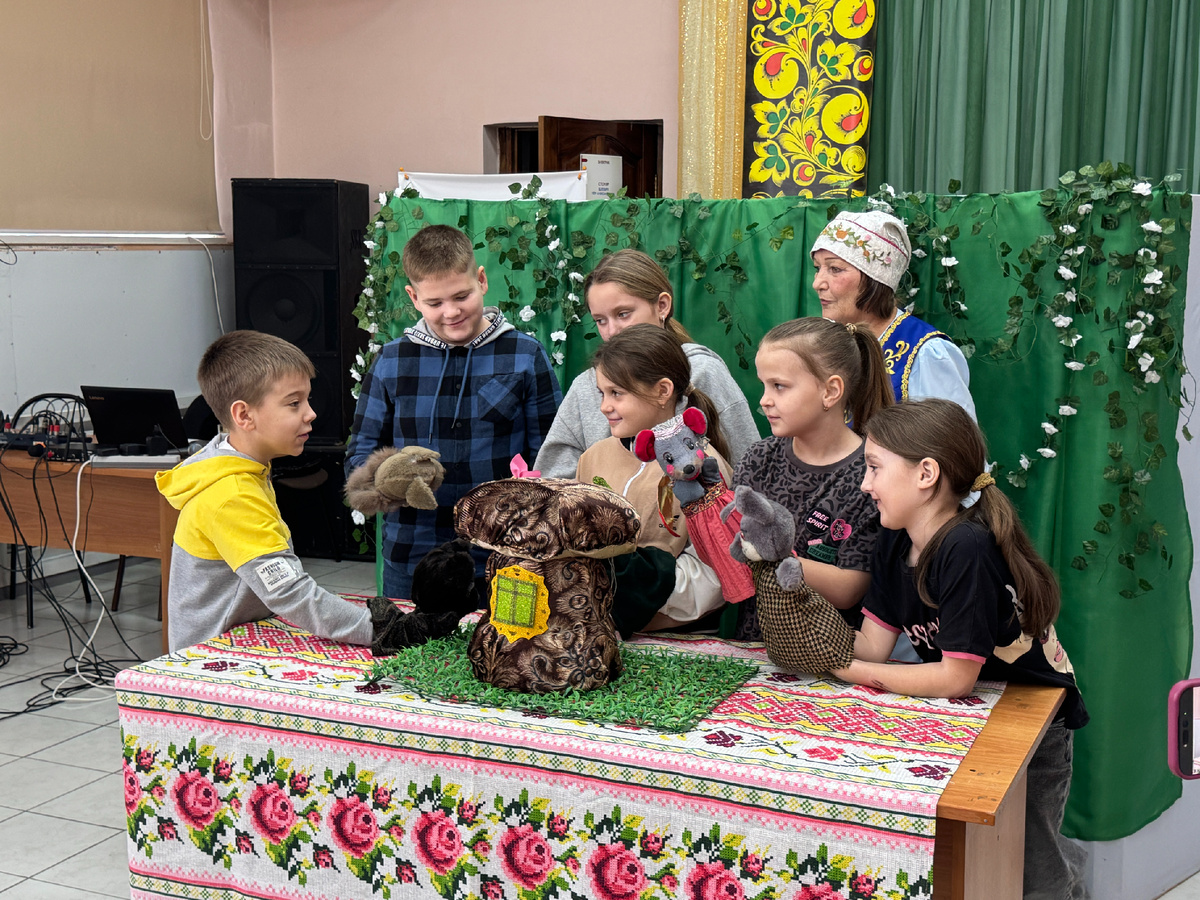 Ребята с удовольствием стали актёрами кукольного театра.