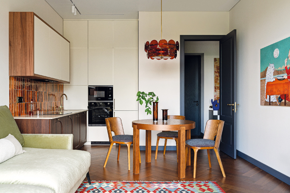 Город: Казань
Дизайнер: Любовь Вербах
Площадь: 47 кв. м
Фото: Александр Бурнатов
Стиль: Зарина Салахова