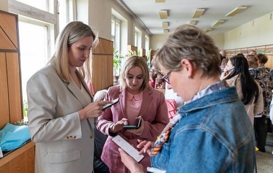    Фото: vk.com/zdravorelobl (Яна Карзова - крайняя слева)