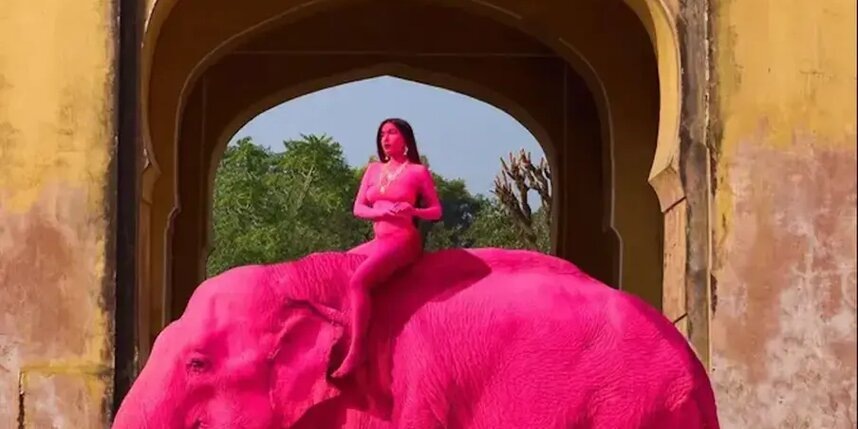    Юлия объясняет, что принципиально не использует цифровую обработку, потому покрасить в фотошопе – не вариант.соцсети, @julia.buruleva