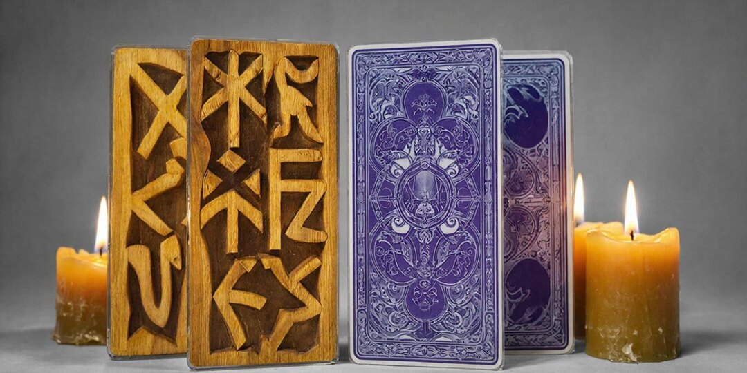 Руны прекрасны сами по себе и отлично сочетаются с картами Таро, оракулами, свечной магией и многими другими направлениями!