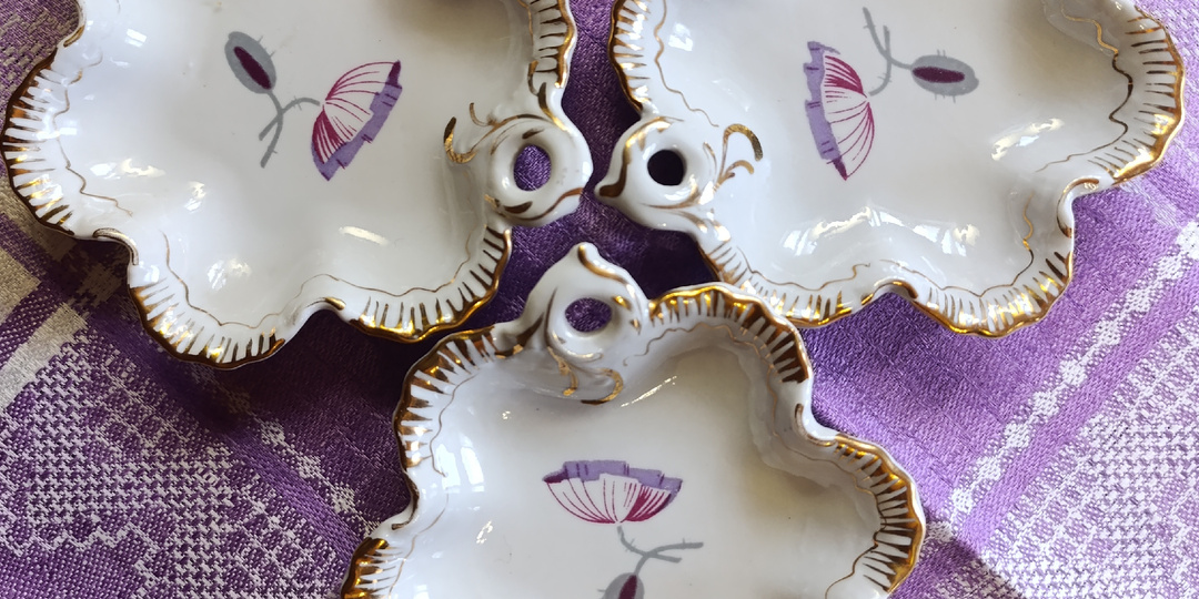 Цветок мака на креманке из тайного отдела прилавка