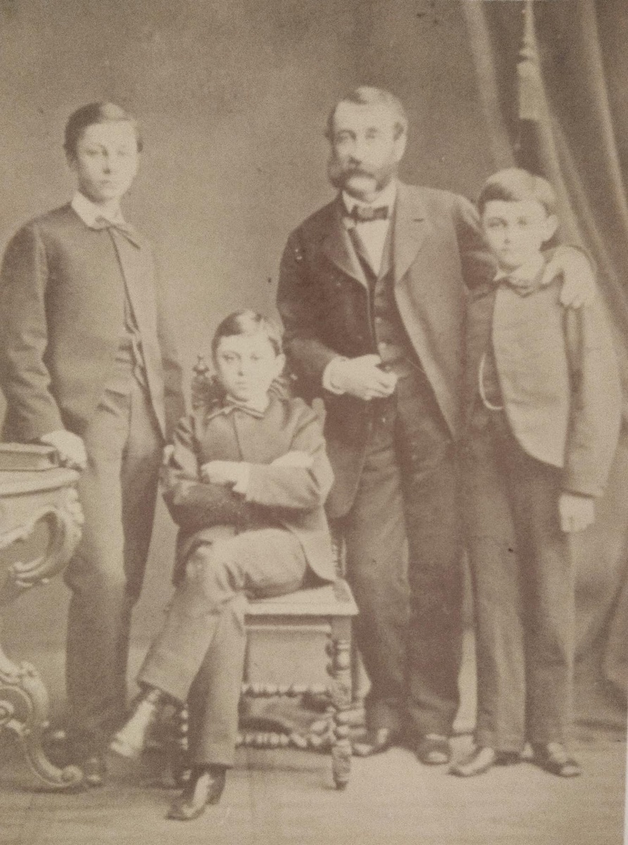 Лев Иванович Катуар с сыновьями