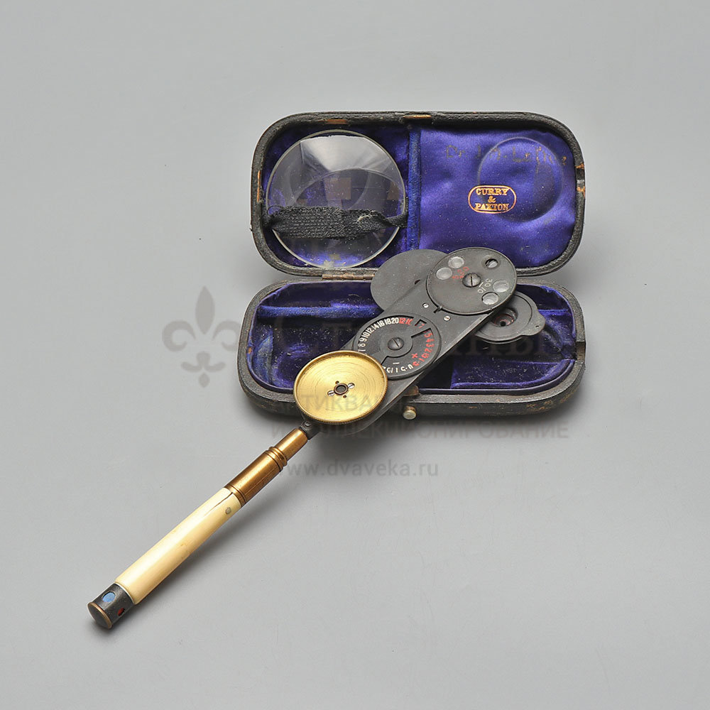 Старинный офтальмоскоп Мортона в оригинальном футляре, компания Curry&Paxton, Англия, кон. 19, нач. 20 вв. Фото с нашего сайта dvaveka.ru