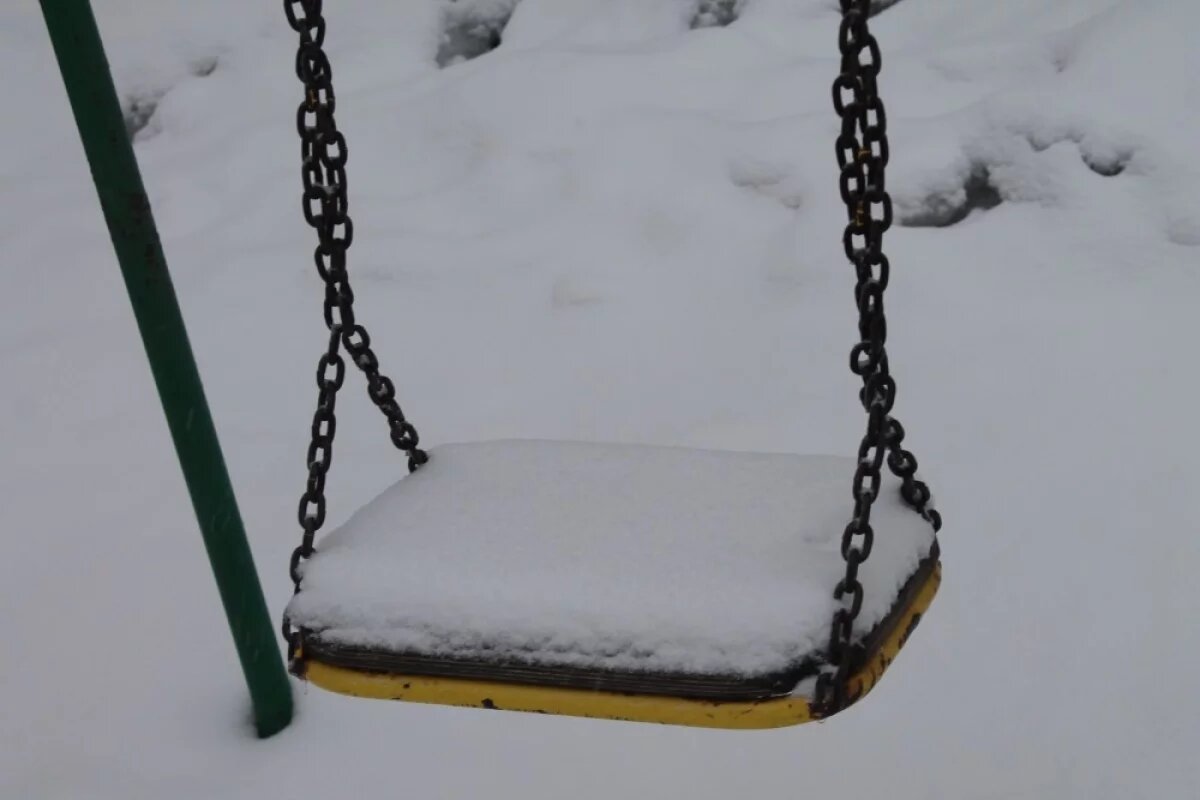    В красноярском сквере Космонавтов больше не будет качелей