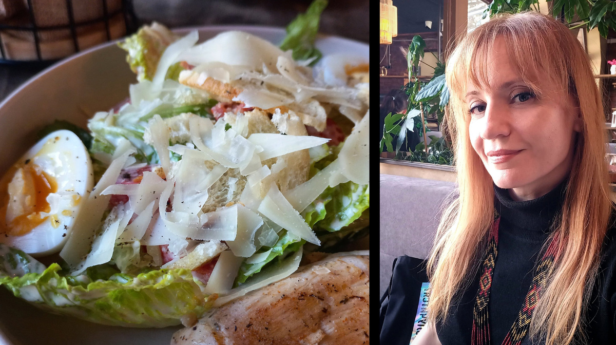 Салат Цезарь - классика, есть практически в любом кафе и ресторане. Сухарики можно оставить на краю тарелки - никто вас за это не поругает)