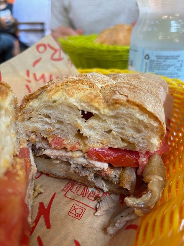 Сэндвич с поркеттой в I Panini di Miró в Болонье.