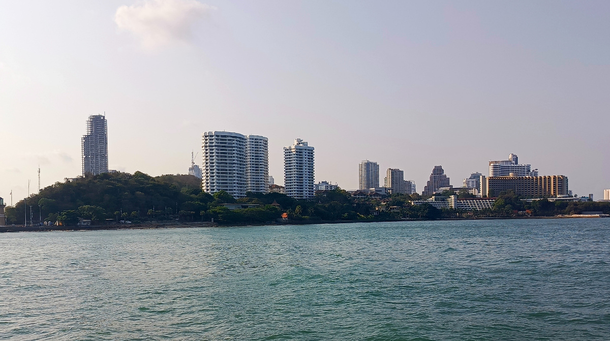 Отплываем от города. Пратамнак.