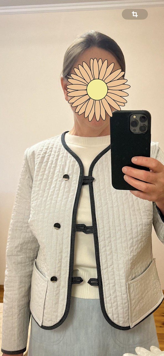 Стеганый ватничек выглядит как жакет