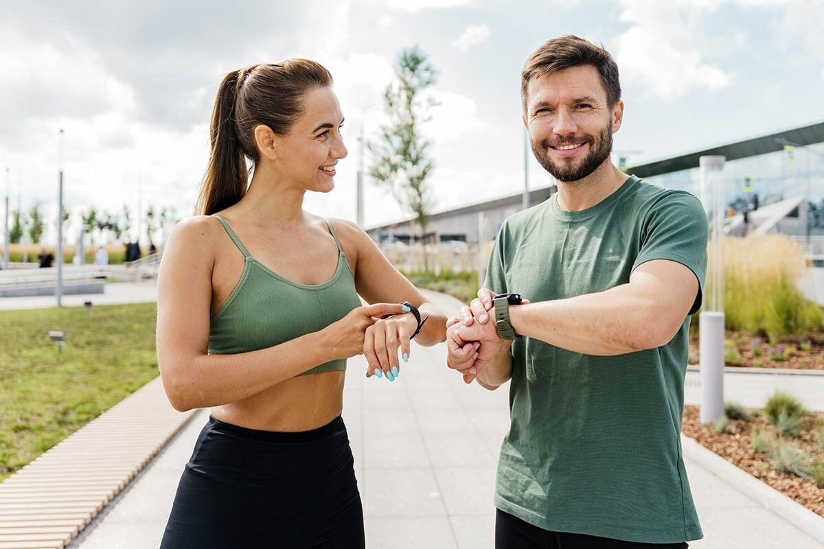 Поддержка eSIM есть и в некоторых умных часах: профиль добавляют через приложение оператора и настройки гаджета. Источник: muse studio / Shutterstock / FOTODOM📷
