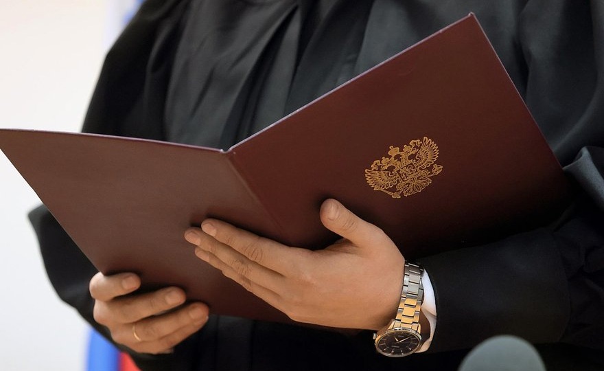 В России родители обвиненных в насилии над пятиклассником школьников записали обращение