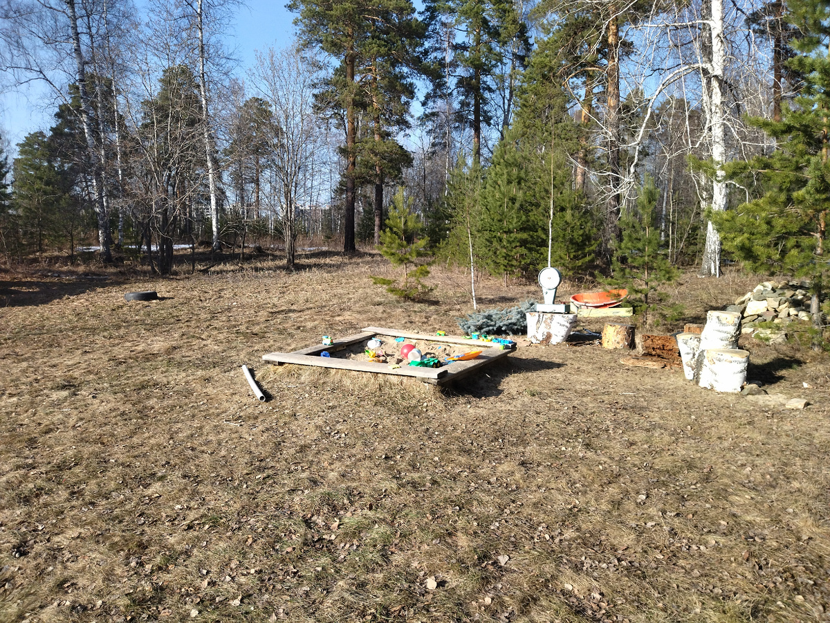 У всех свои игрушки. Тут целый магазин, даже с настоящими весами. Пос. Исток