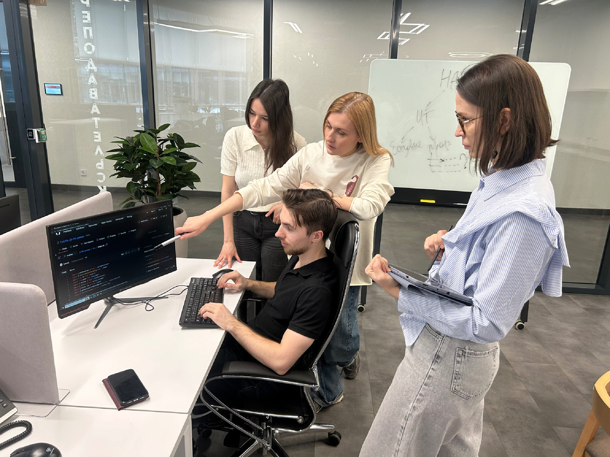 Исследовательская команда проекта проводила стандартизацию навыков с помощью больших языковых моделей (LLM) с использованием высокопроизводительных GPU-серверов ТюмГУ. Источник: Марина Гильтман / Тюменский государственный университет