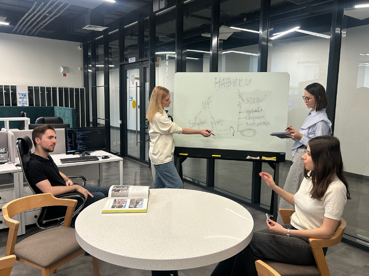 Исследовательская команда проекта. Слева направо: Степан Шарифулин, Марина Гильтман (руководитель проекта), Анастасия Мерзлякова и Регина Мурзагулова. Источник: Марина Гильтман / Тюменский государственный университет