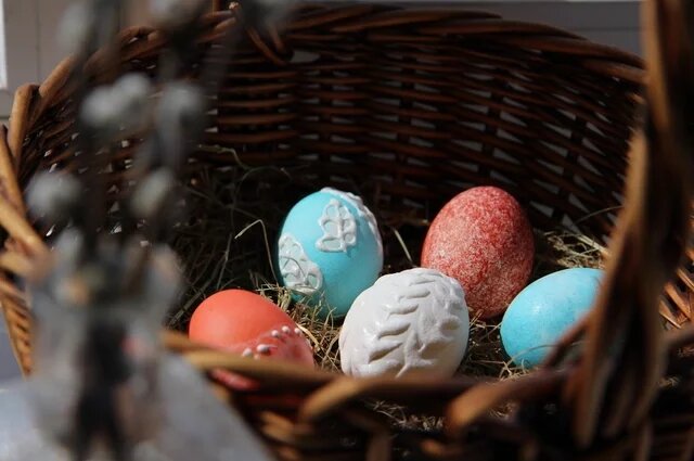    Почему пасхальные яйца нельзя украшать образами святых?