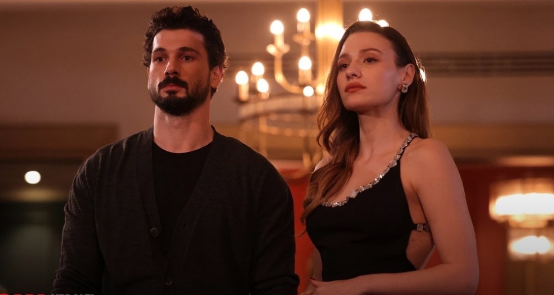 кадр из сериала "Под землей"