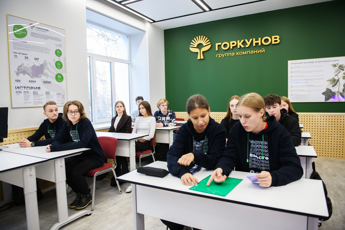 «Ну, где обычный студент может сегодня получать стабильно 30 000 рублей ежемесячно, бесплатно обедать и пользоваться корпоративным транспортом? Я нашёл!»