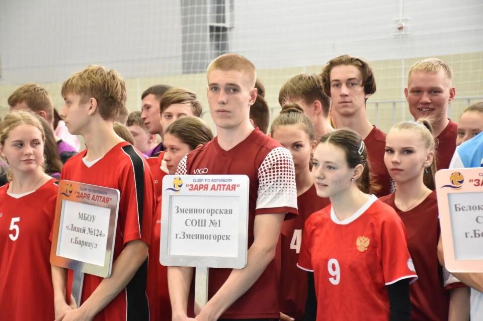    В Барнауле прошел финал Школьной волейбольной лиги «Пайп»
