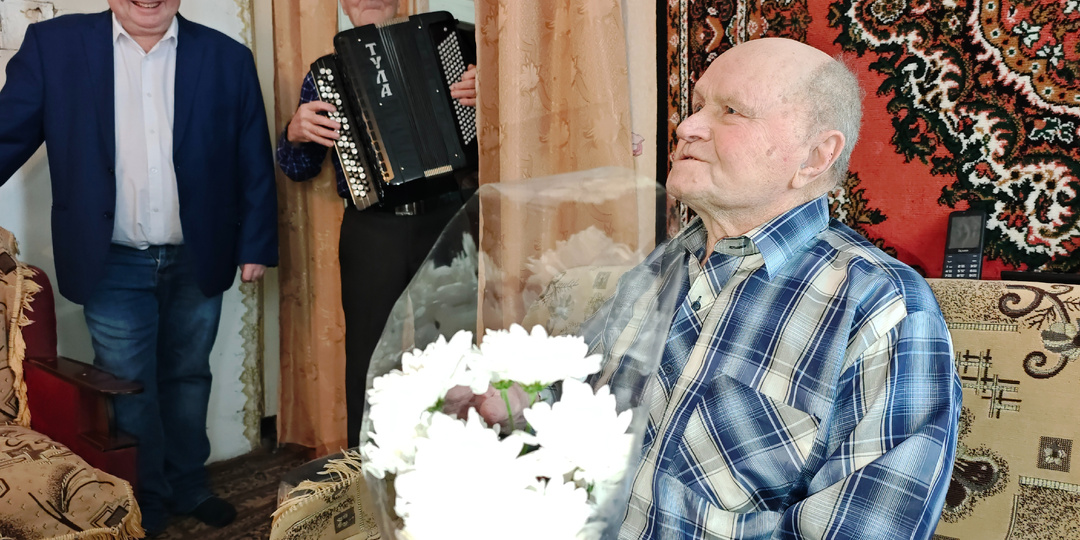 «Канарейка» от юбиляра. Долгожитель в день 90-летия исполнил уникальные частушки