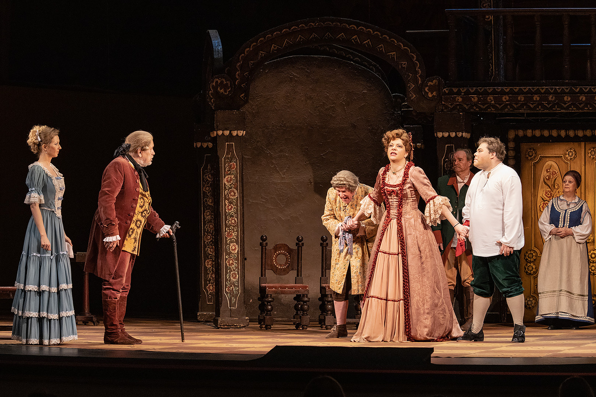 Сцена из спектакля Малого театра