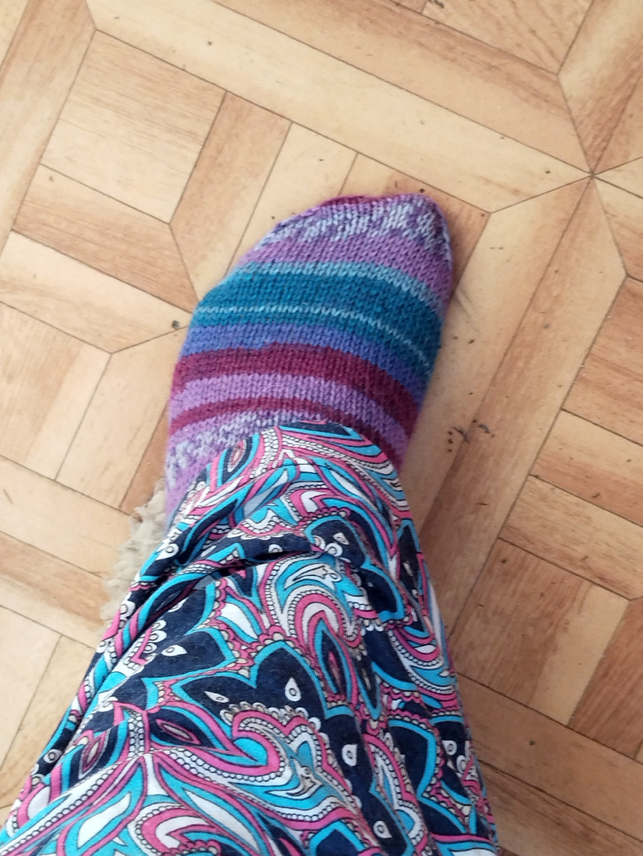 Когда вот так ножкой делаю, прям Уланова-Уланова... То есть балерина-балерина! Кавалер и платье в пол есть, дело за балом осталось! 🤣🤣🤣