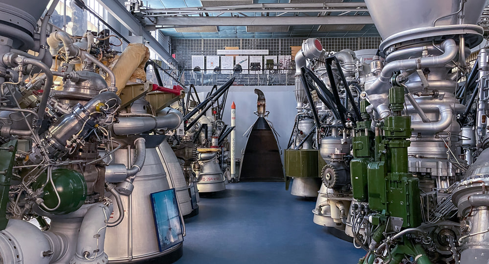 Посетил завод в Химках и увидел самые мощные ракетные двигатели, на которых запускают ракеты даже в США